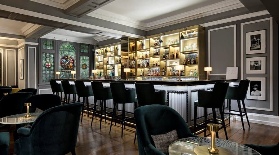 Elegant cocktail bar in Mayfair perfect for pre-drinks before Dear Darling