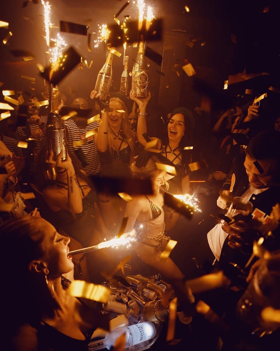 Cirque Le Soir guestlist guests entering London's most exclusive nightclub