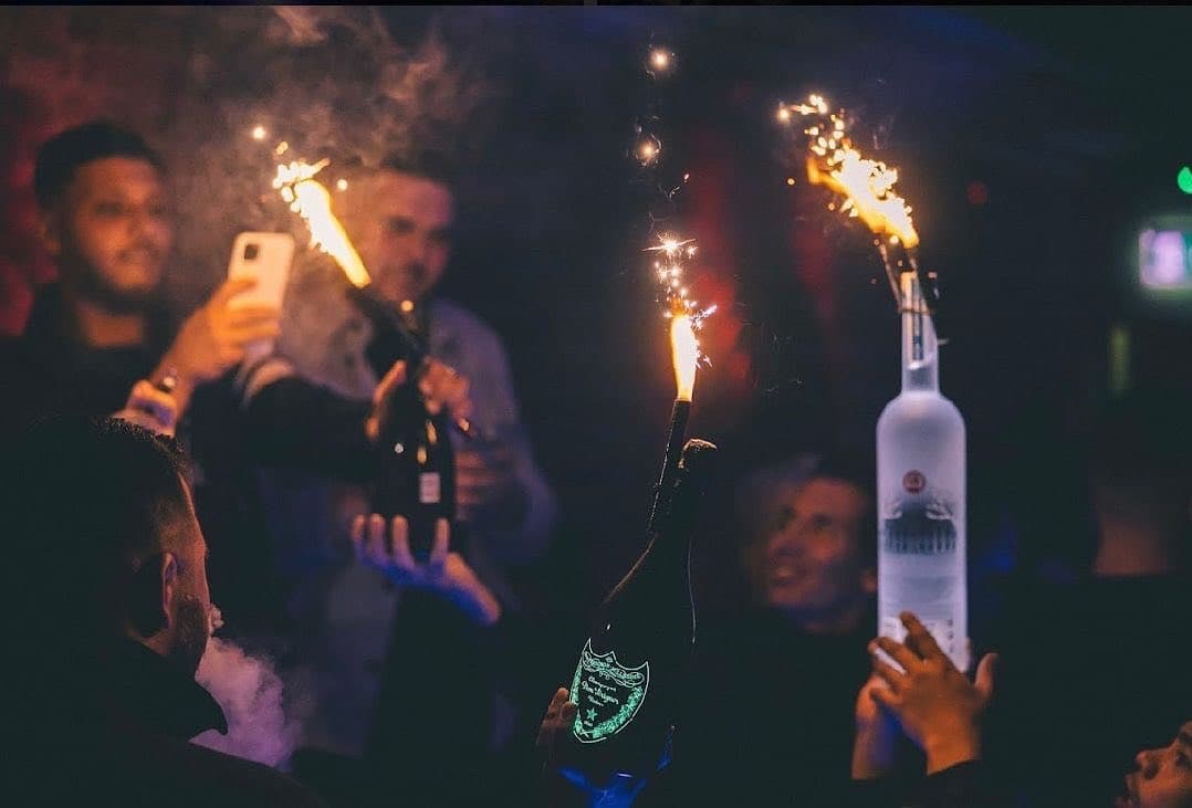 Luna Nightclub by Inca champagne show