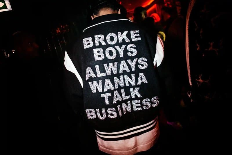 Table client with bottle service in London